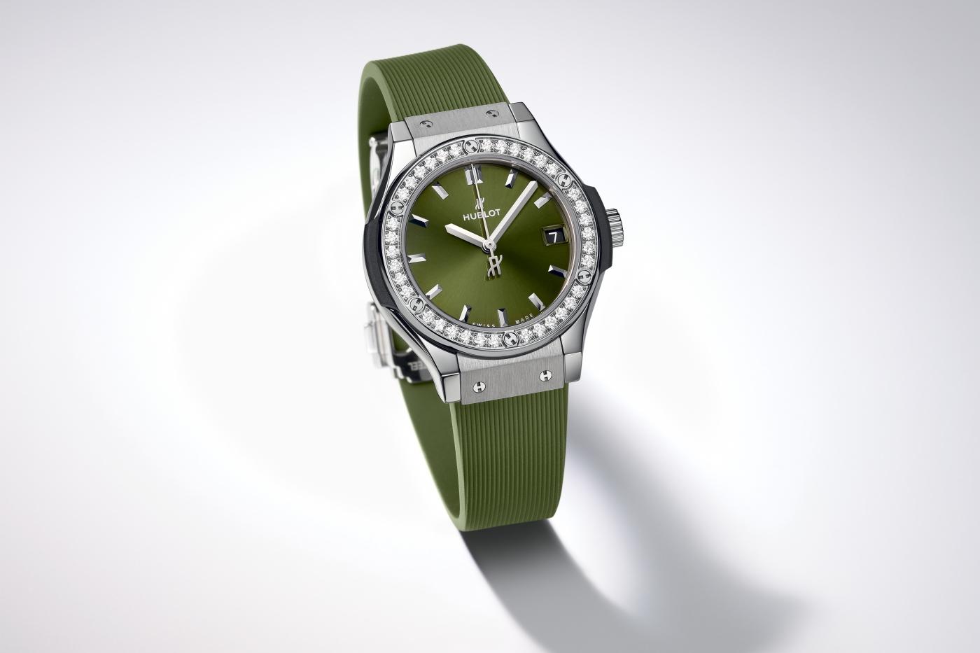 Classic Fusion Titanium Green Diamonds 33 mm